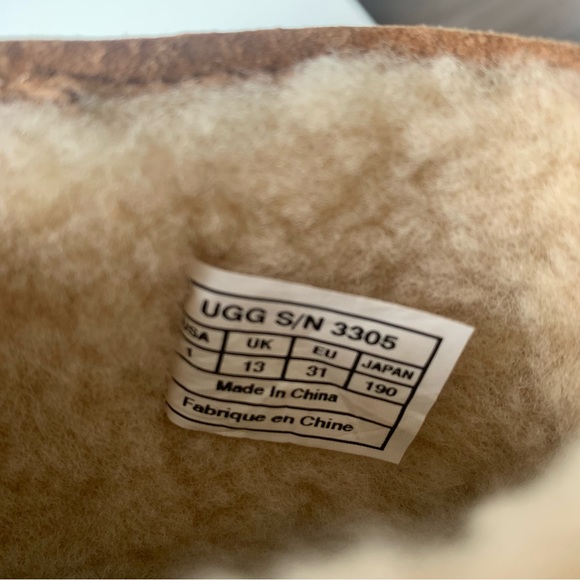 UGG Australia Youth Delaine Boot - Picture 5 of 5